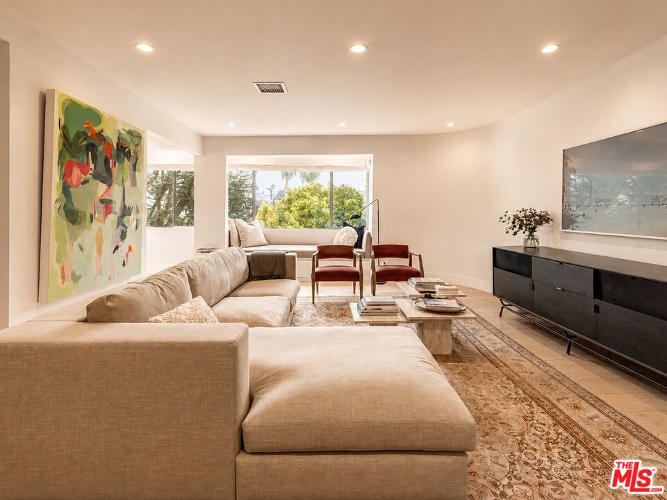 930 California Ave Unit: 301