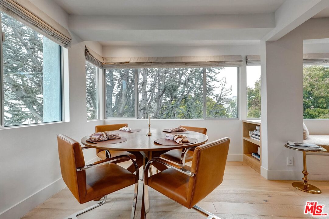 930 California Ave Unit: 301