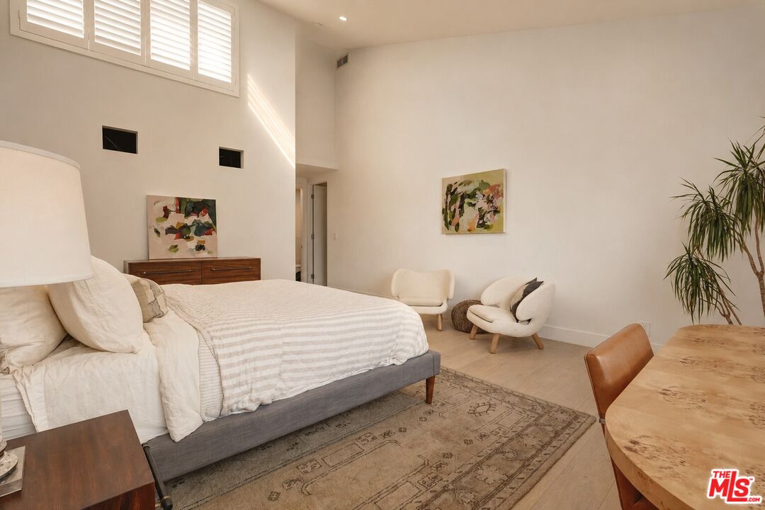 930 California Ave Unit: 301
