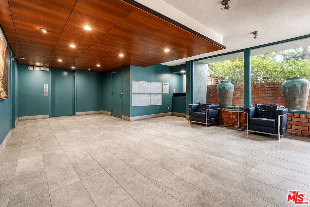 930 California Ave Unit: 301