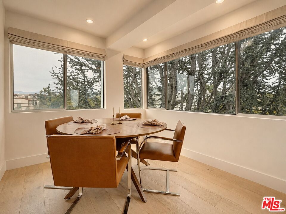 930 California Ave Unit: 301