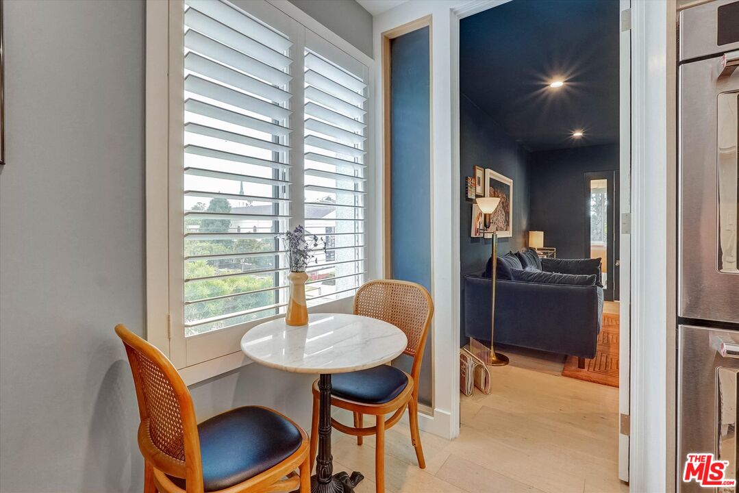 930 California Ave Unit: 301