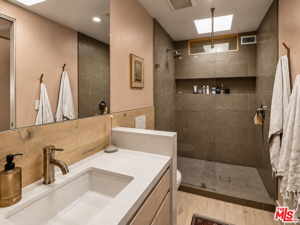 930 California Ave Unit: 301