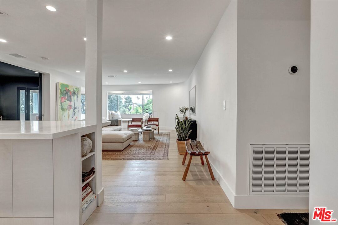 930 California Ave Unit: 301