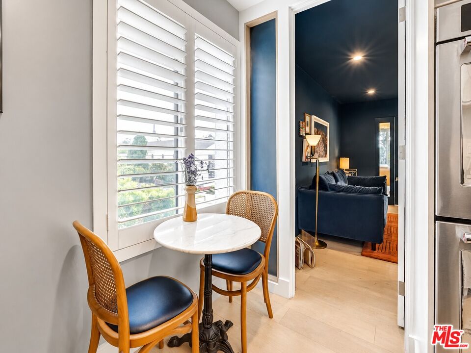 930 California Ave Unit: 301