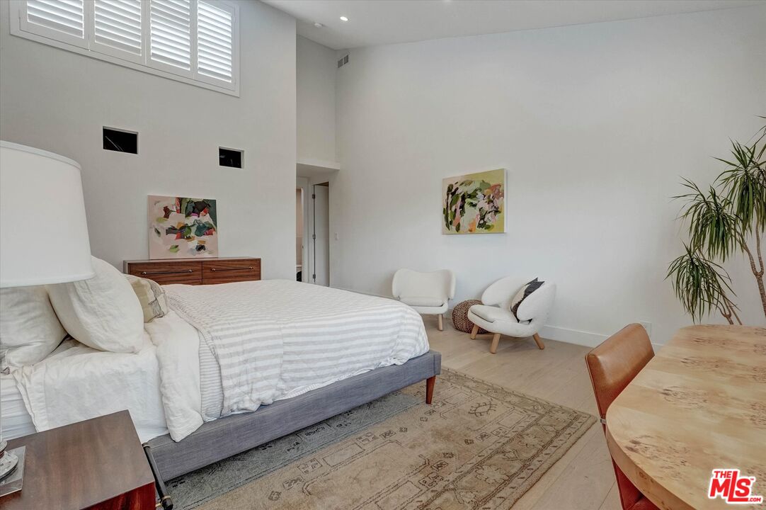 930 California Ave Unit: 301