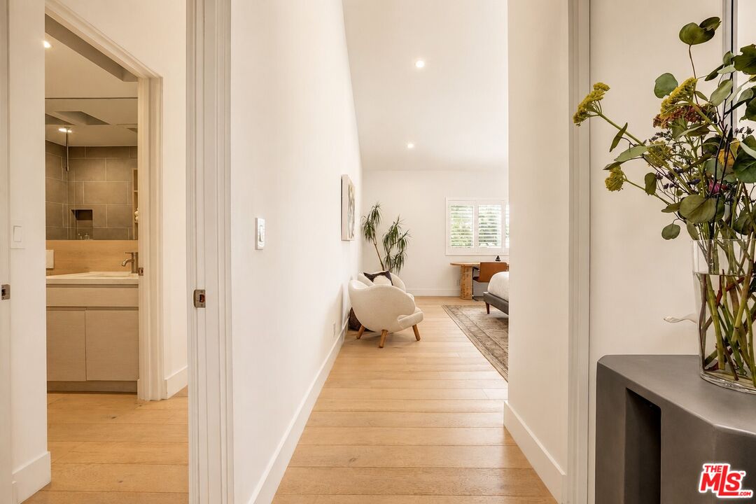 930 California Ave Unit: 301