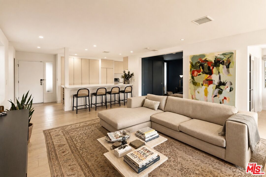 930 California Ave Unit: 301
