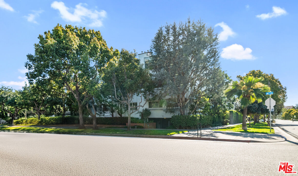 930 California Ave Unit: 301