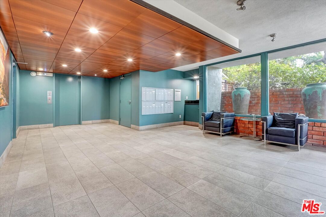 930 California Ave Unit: 301
