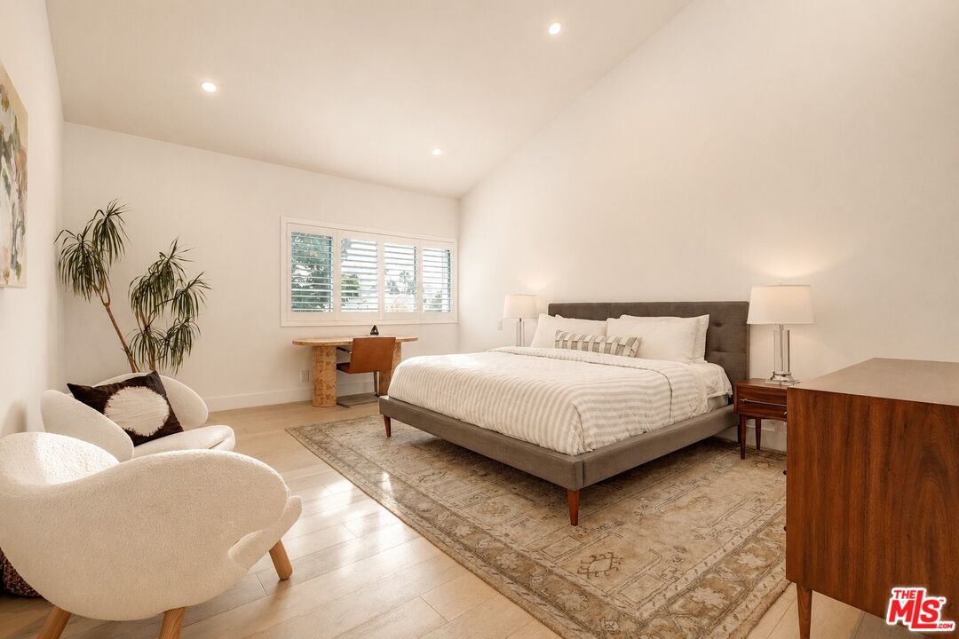 930 California Ave Unit: 301