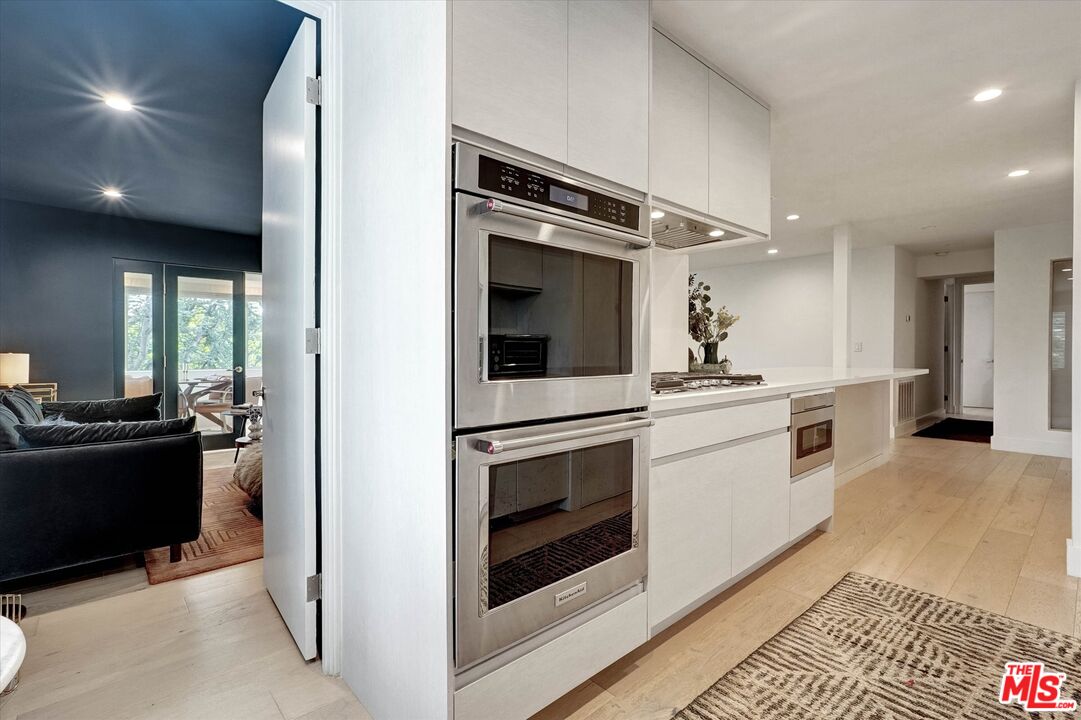 930 California Ave Unit: 301