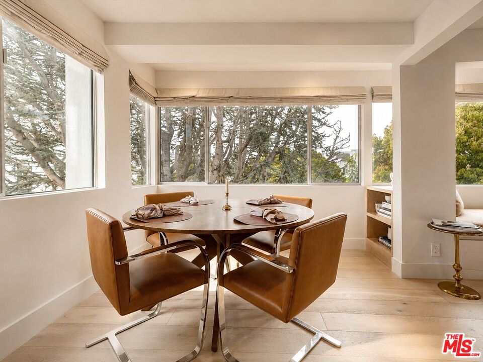 930 California Ave Unit: 301