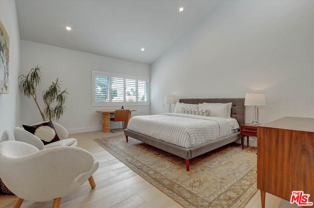 930 California Ave Unit: 301