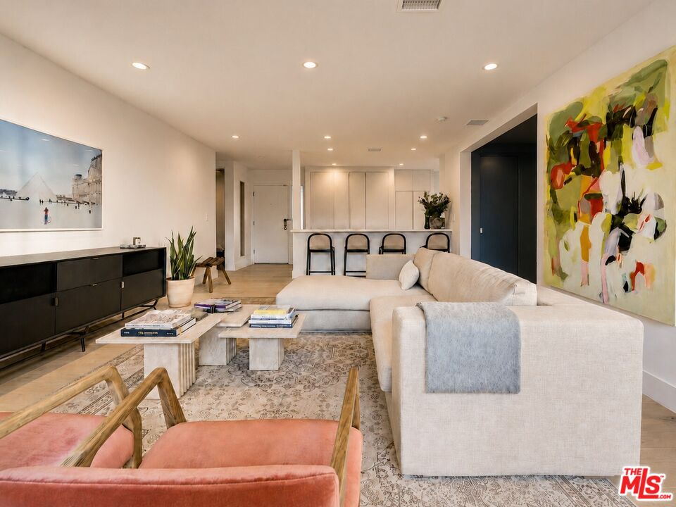 930 California Ave Unit: 301