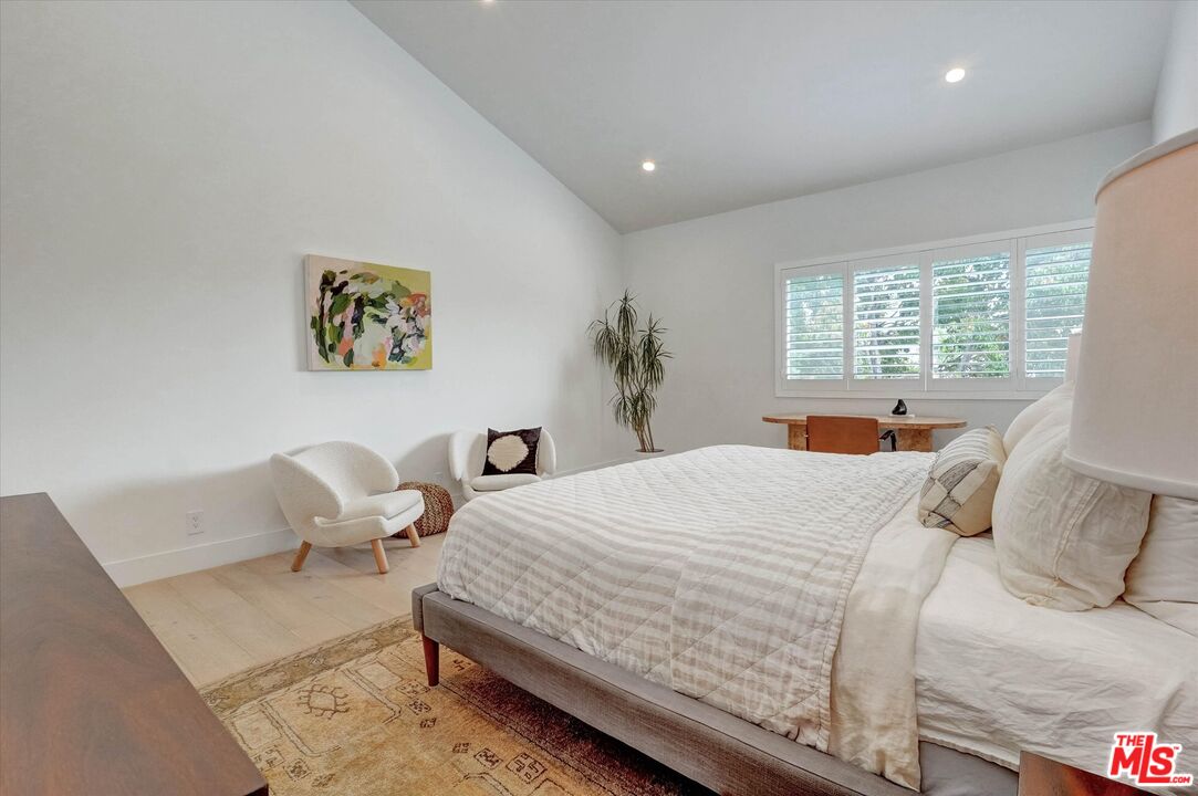 930 California Ave Unit: 301