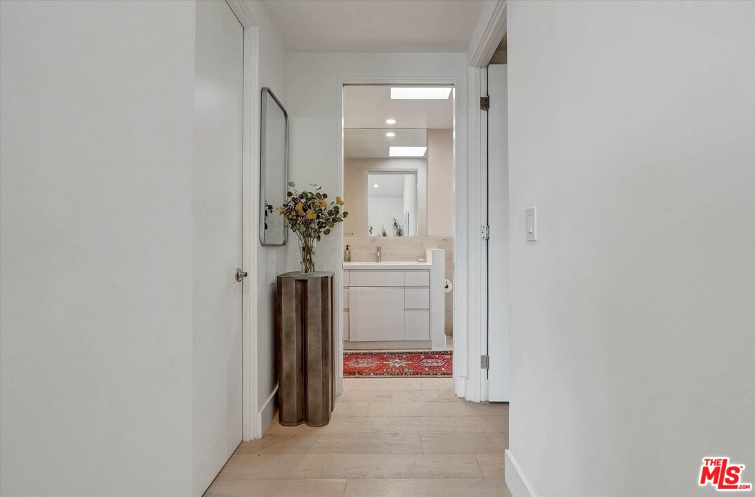930 California Ave Unit: 301