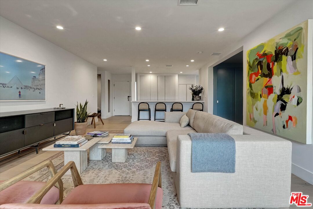 930 California Ave Unit: 301