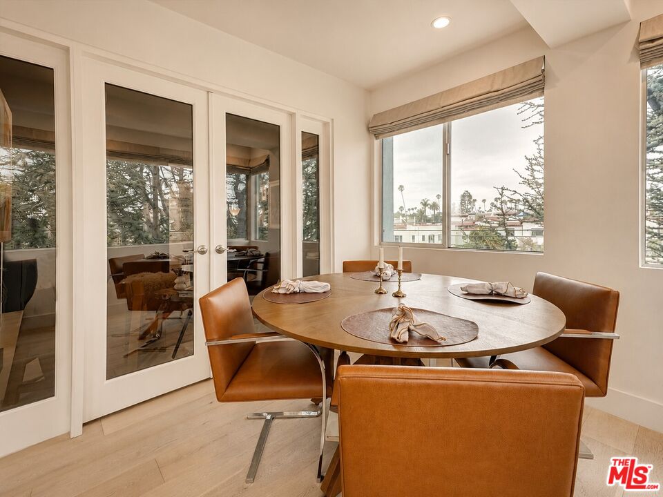 930 California Ave Unit: 301