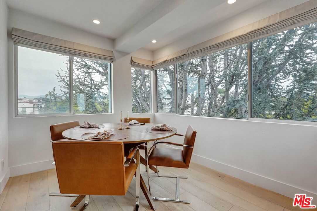 930 California Ave Unit: 301