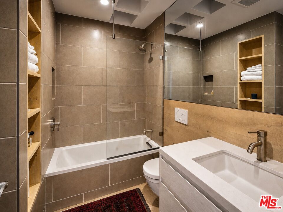 930 California Ave Unit: 301