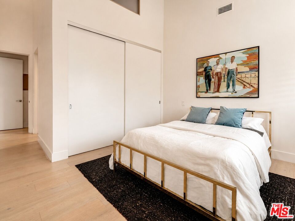 930 California Ave Unit: 301