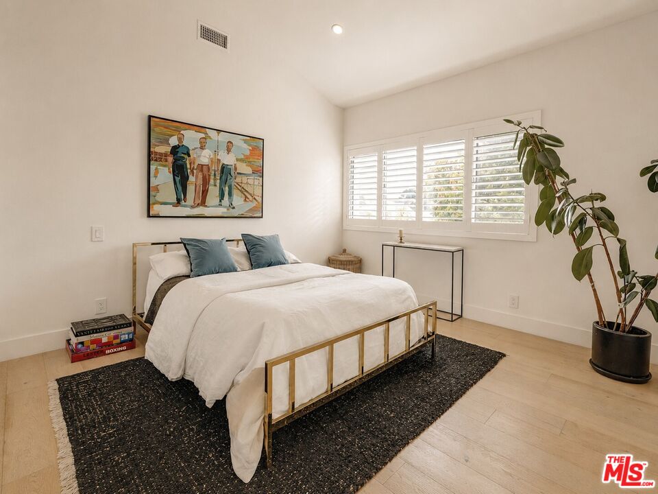 930 California Ave Unit: 301