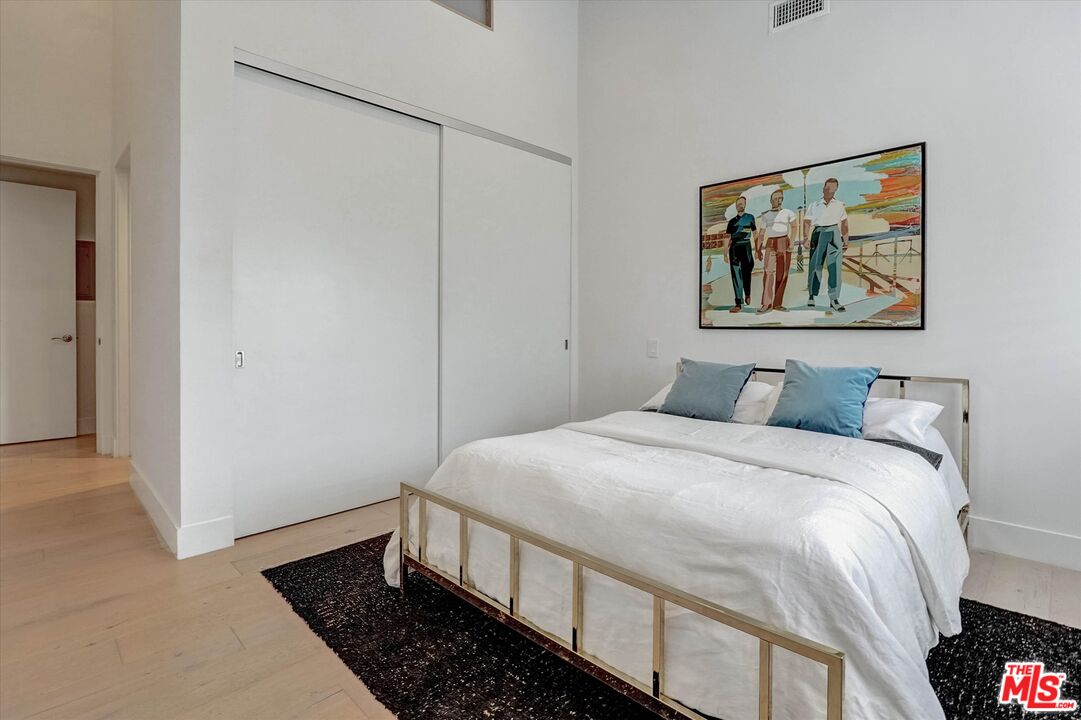930 California Ave Unit: 301