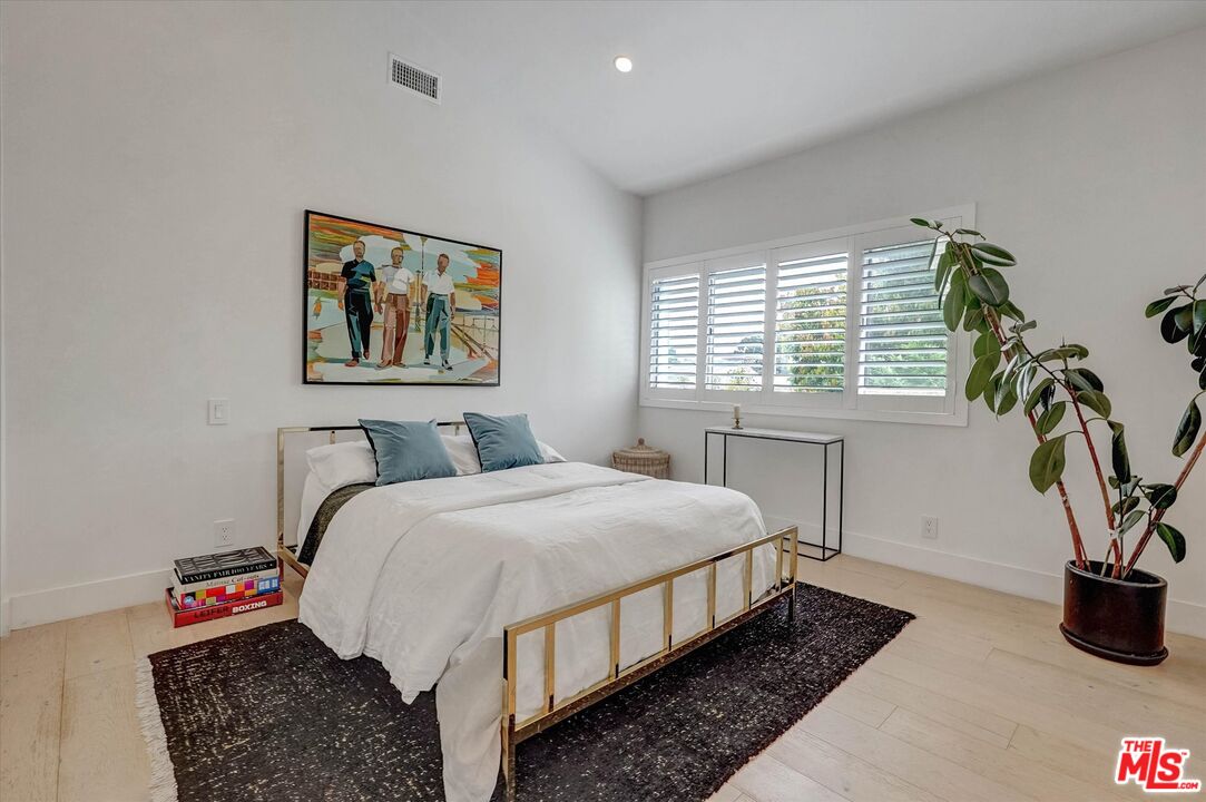930 California Ave Unit: 301