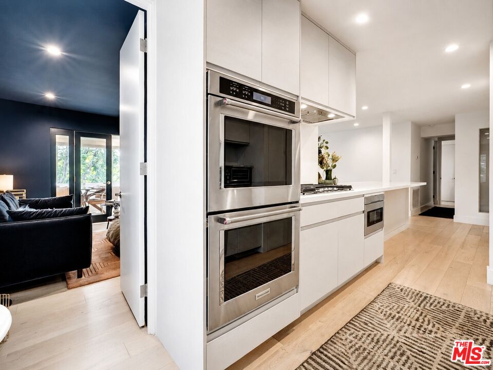 930 California Ave Unit: 301