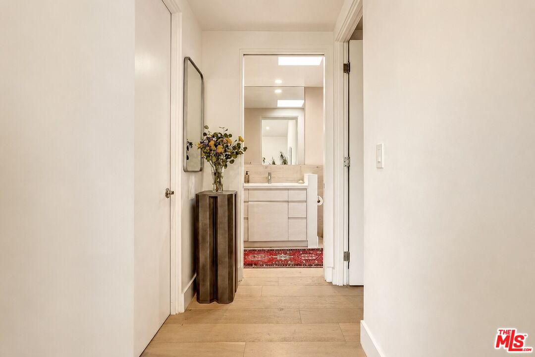 930 California Ave Unit: 301