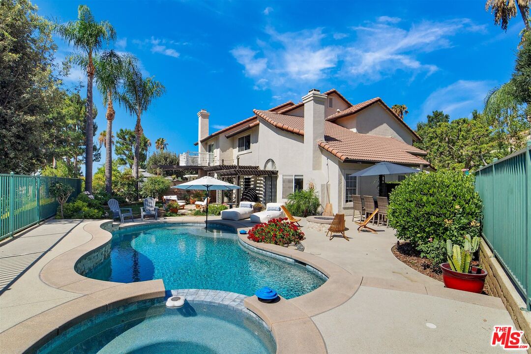 2304 Calle Trella