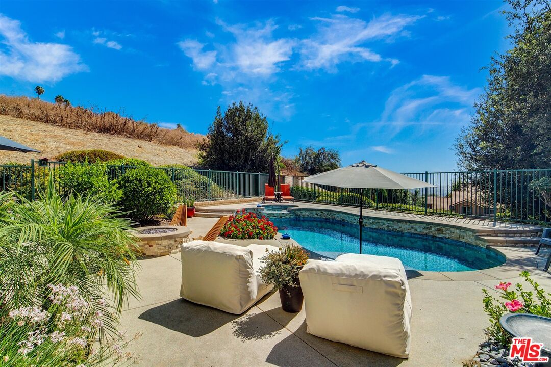 2304 Calle Trella