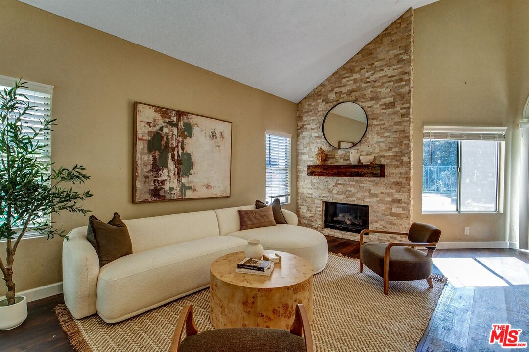 2304 Calle Trella