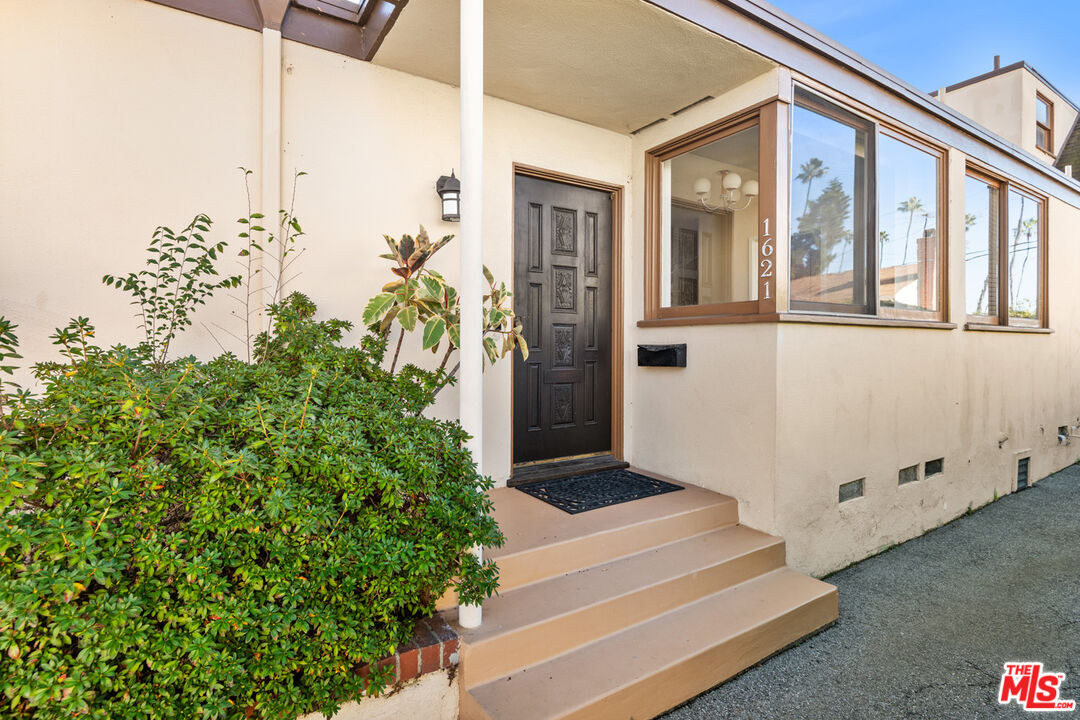 1621 Manning Ave