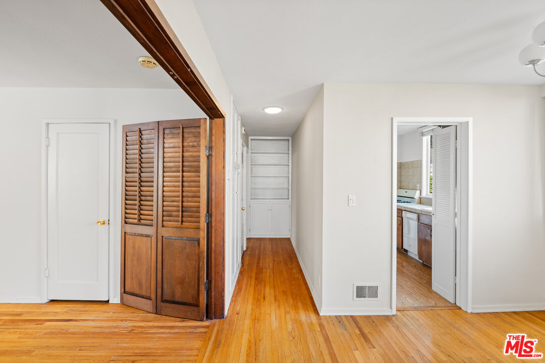 1621 Manning Ave