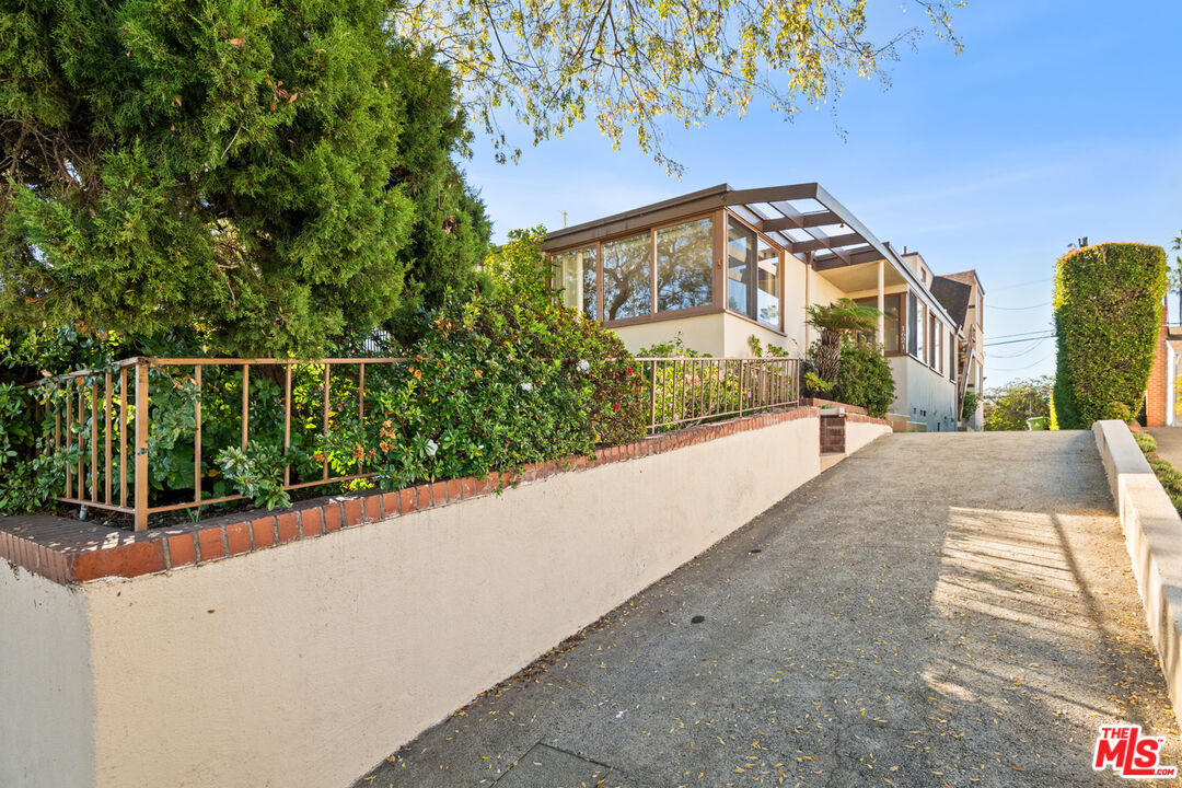 1621 Manning Ave