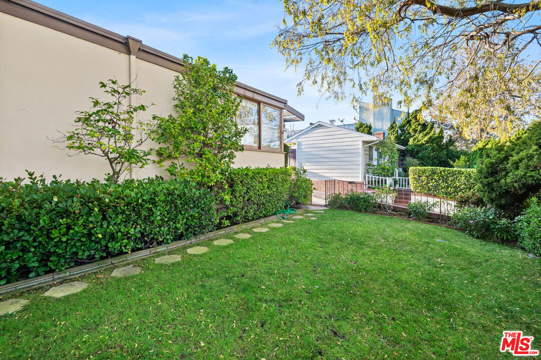 1621 Manning Ave