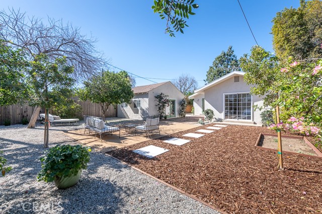 5806 Tobias AVE