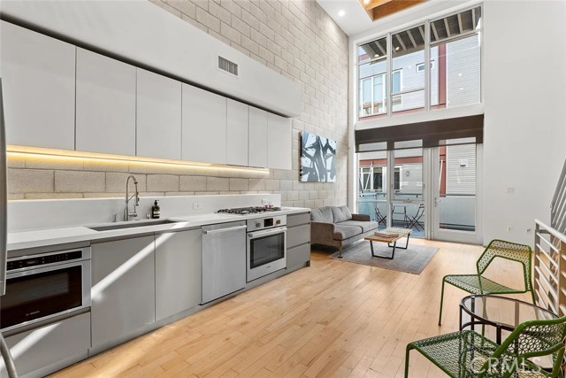 3450 Cahuenga BLVD Unit: 402