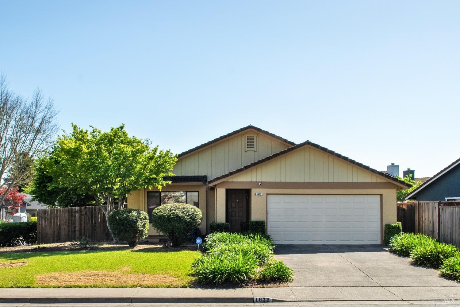 1632 Smokey Mountain Dr