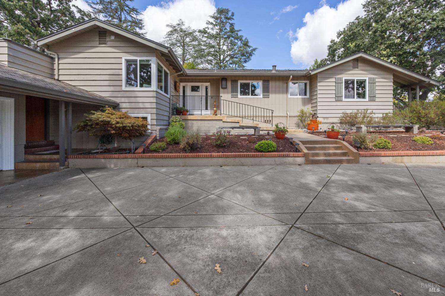 517 La Gonda Way