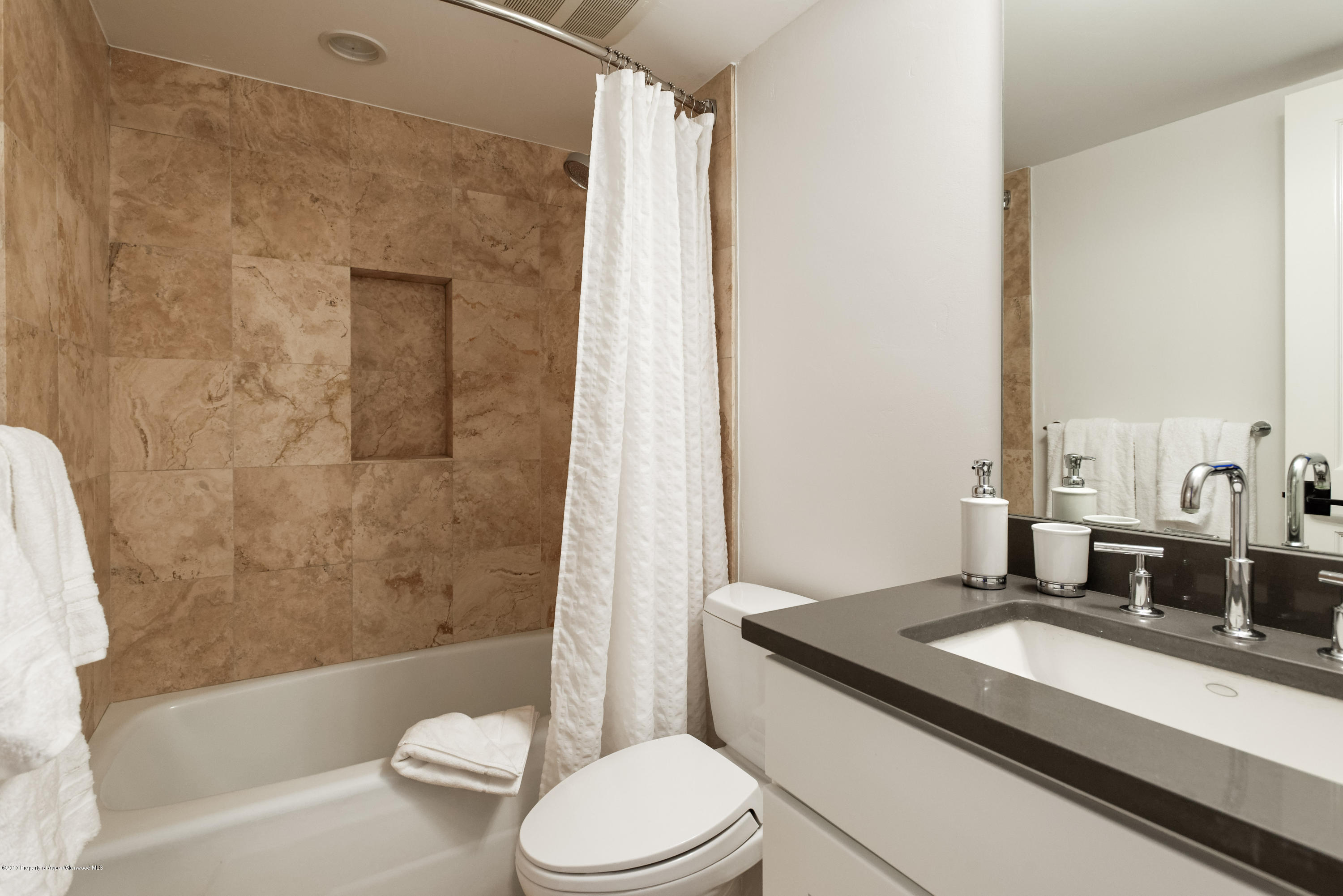 124 W Hyman Avenue 2-E