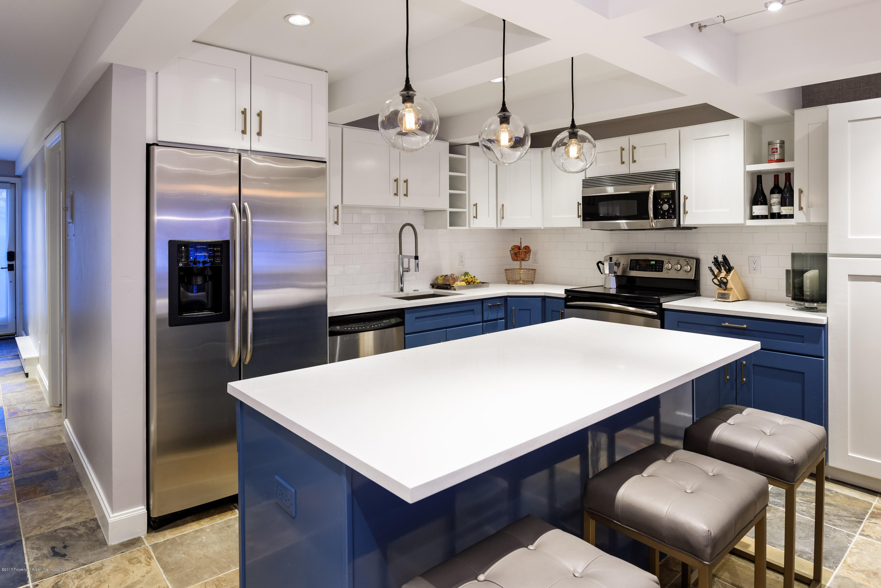 124 W Hyman Avenue 2-E