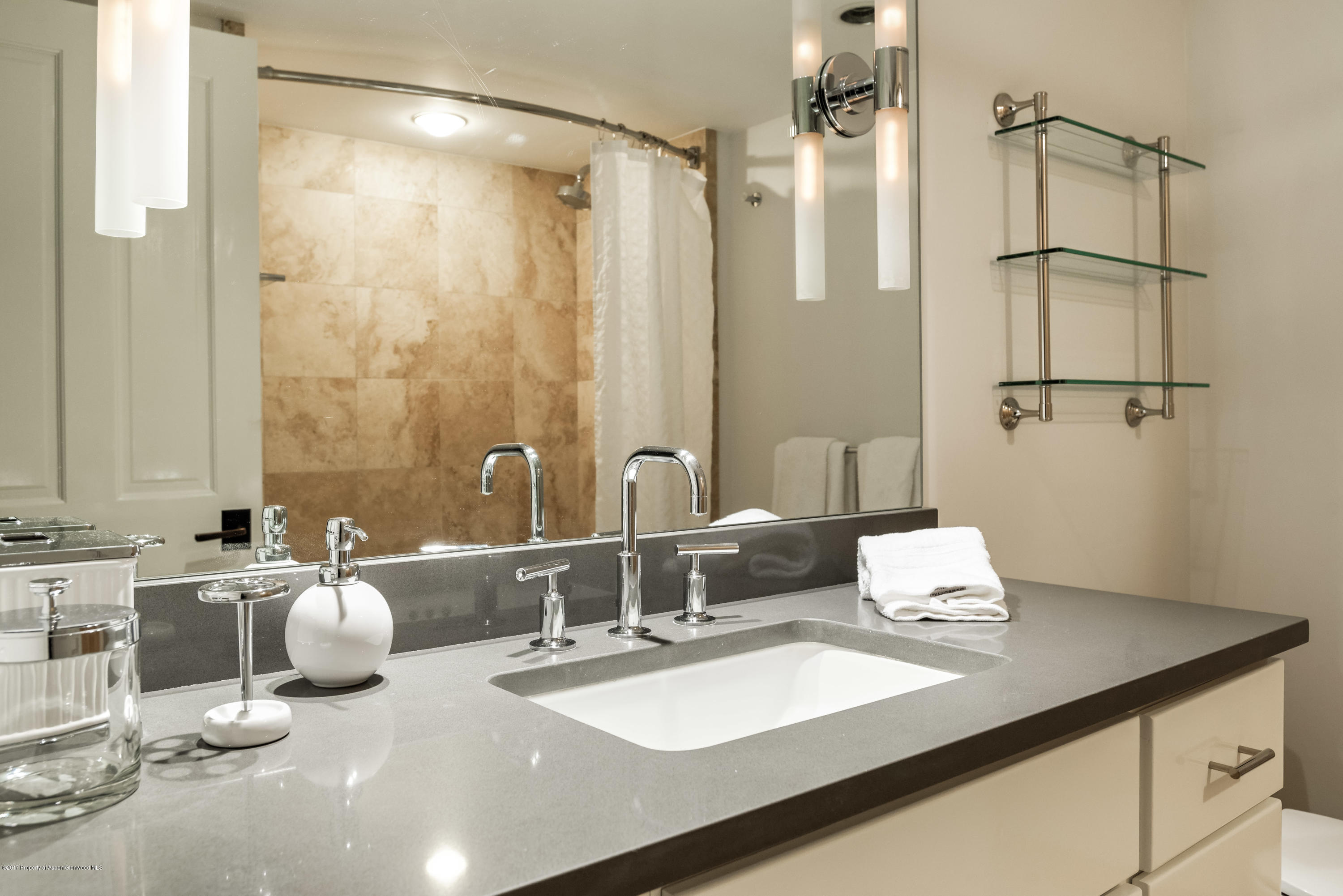 124 W Hyman Avenue 2-E