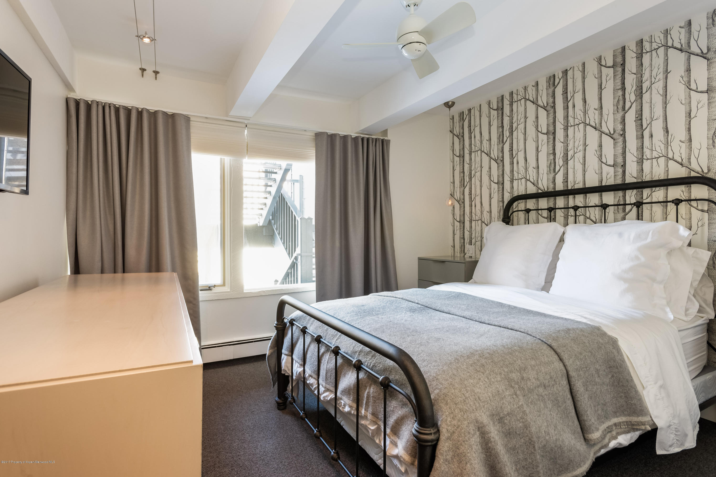 124 W Hyman Avenue 2-E