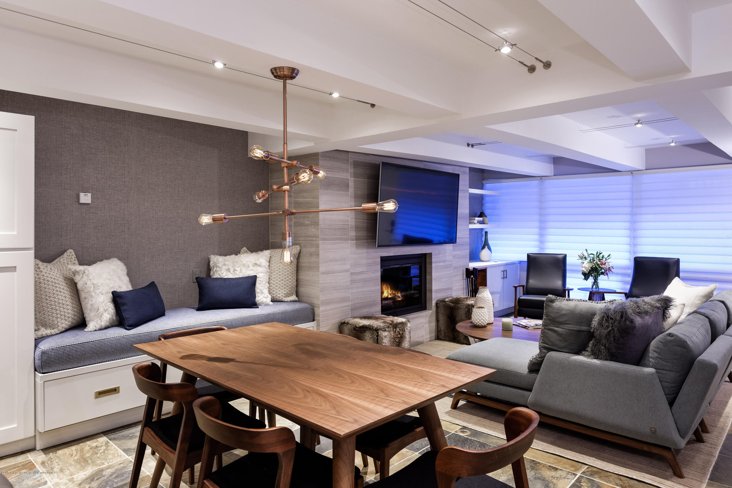 124 W Hyman Avenue 2-E