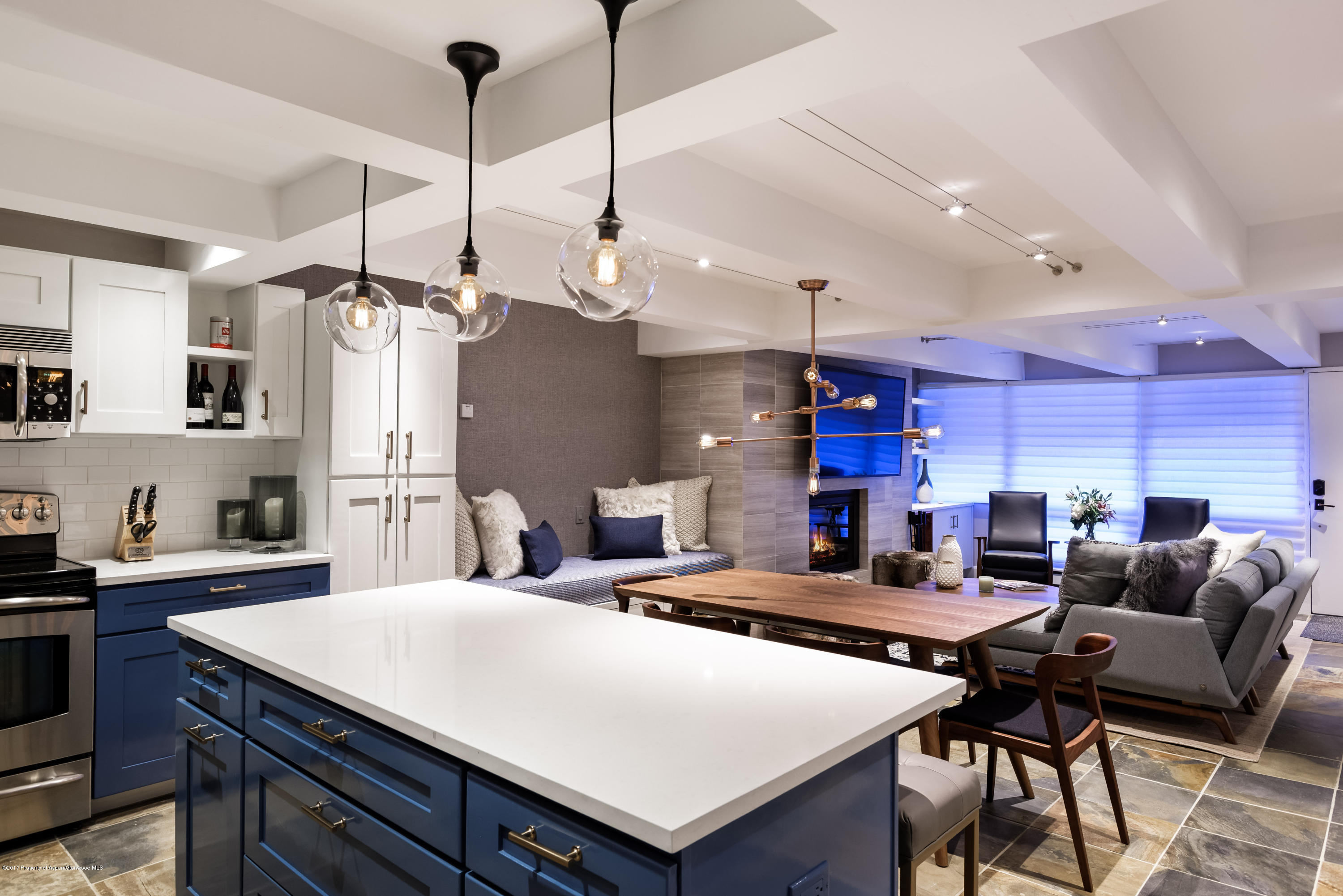 124 W Hyman Avenue 2-E