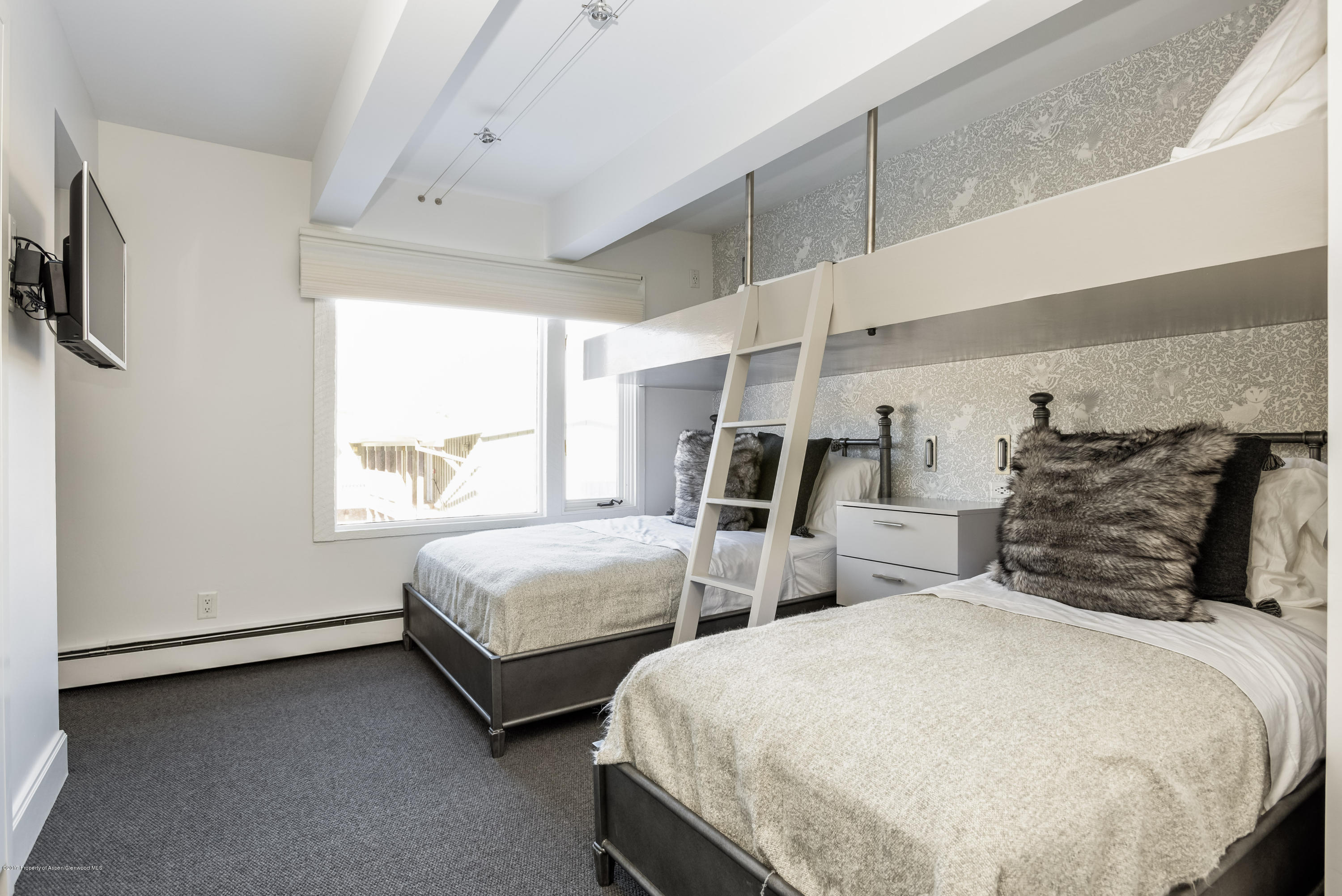 124 W Hyman Avenue 2-E