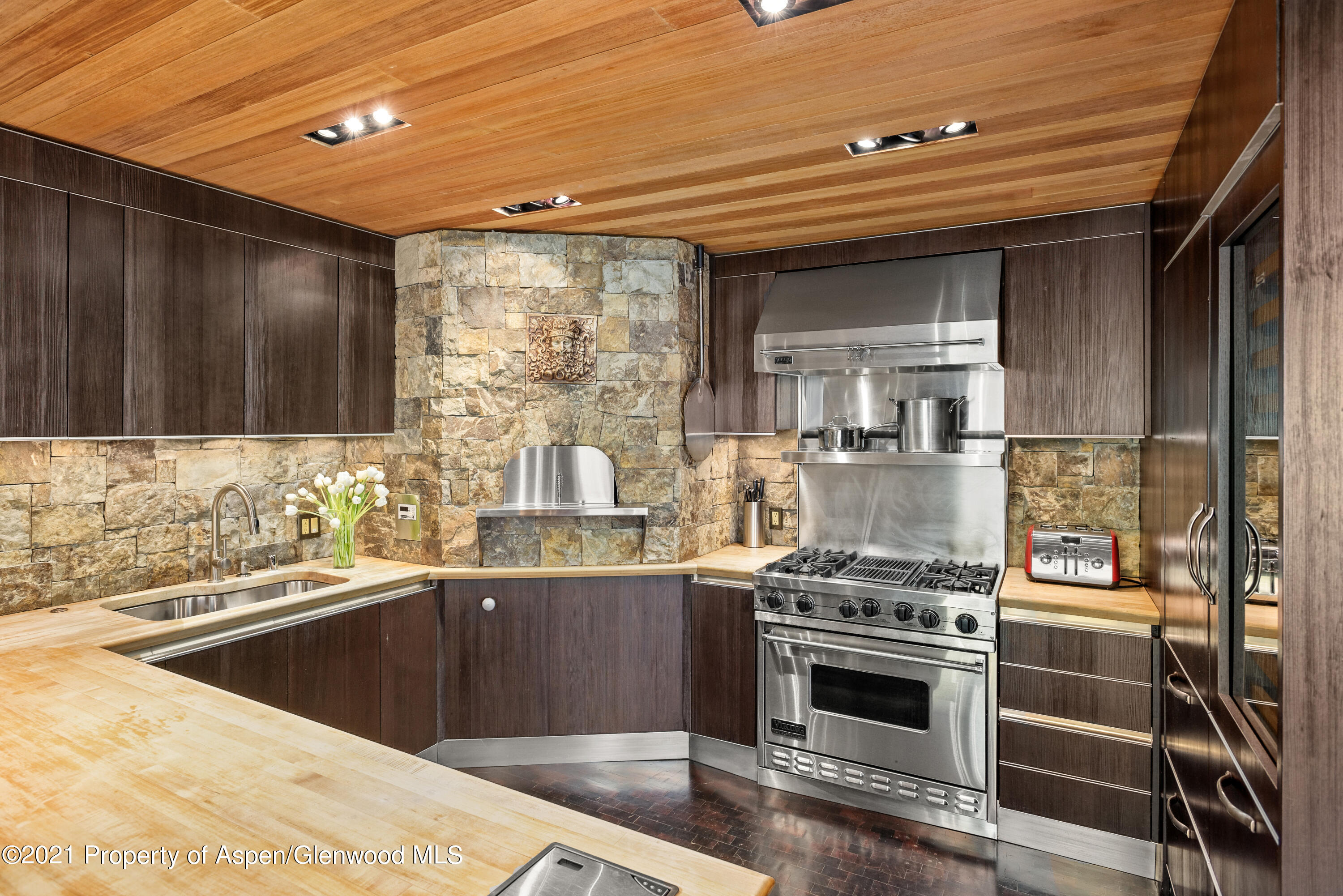 800 S Monarch Street #4